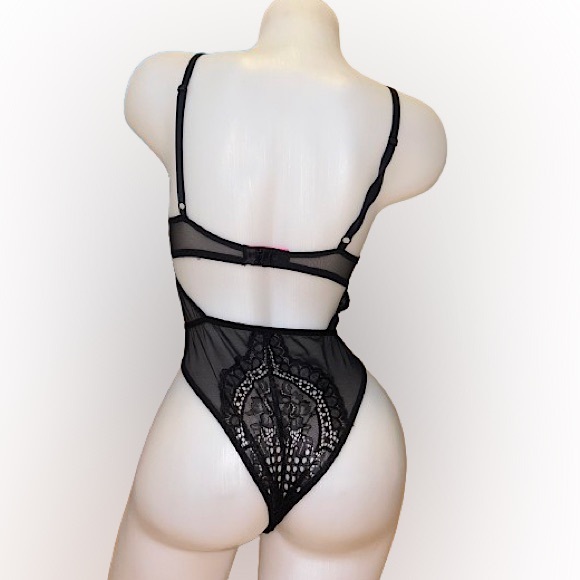 La SENZA Lace Bodysuit - Picture 2 of 3